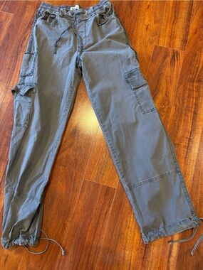 SO Wide-Leg Cargo Pants in Gray